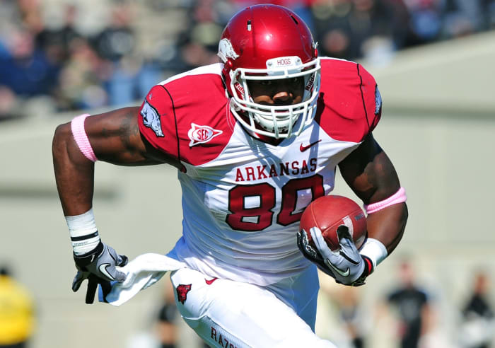 Arkansas Razorbacks tight end Chris Gragg (80) runs with the ball against the Vanderbilt Commodores during the first half at Vanderbilt Stadium. The Razorbacks beat the Commodores 31-28.